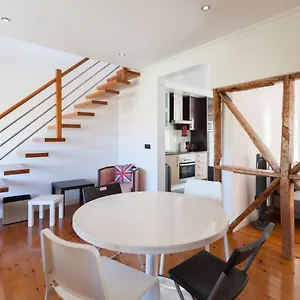 https://feels-like-home-charming-graca-duplex.hotels-lisbon-portugal.com